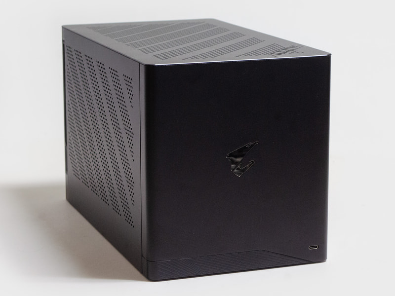 RTX 4090(24GB)水冷式を内蔵したGPU Box、GIGABYTE「GV-N4090IXEB-24GD」