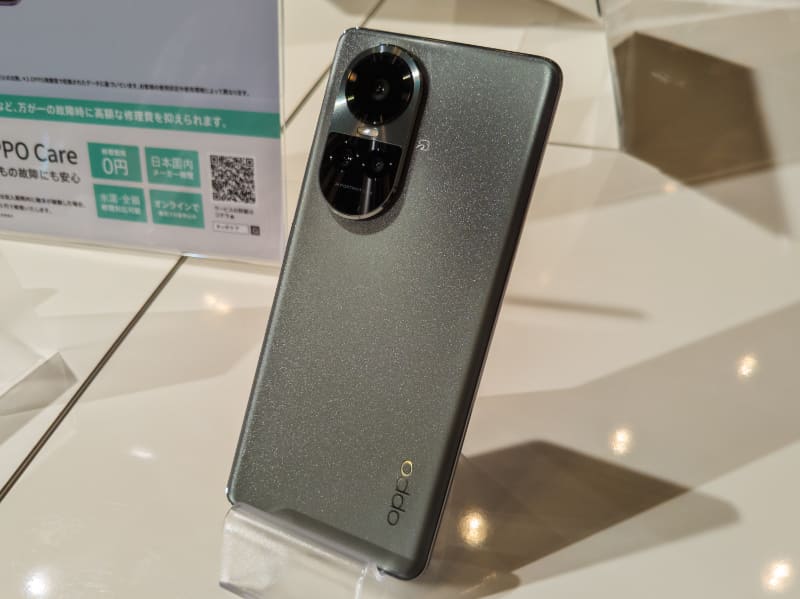 シルバーグレー。背面はOPPO Glow仕上げ