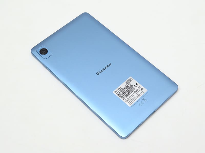 本体背面。技適番号はシールで貼られている