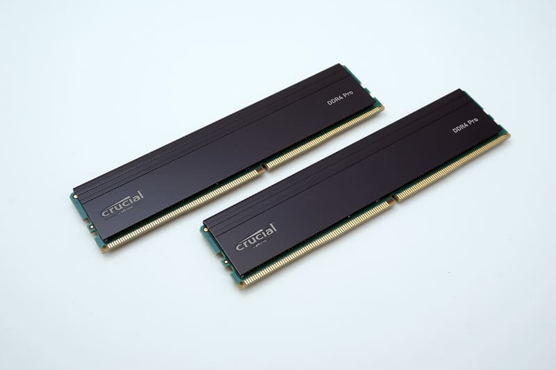 メモリはMicronのCrucial DDR4 Pro CP2K16G4DFRA32A。DDR4-3200で16GBが2枚セットになったモデルだ。実売価格は9,000円前後