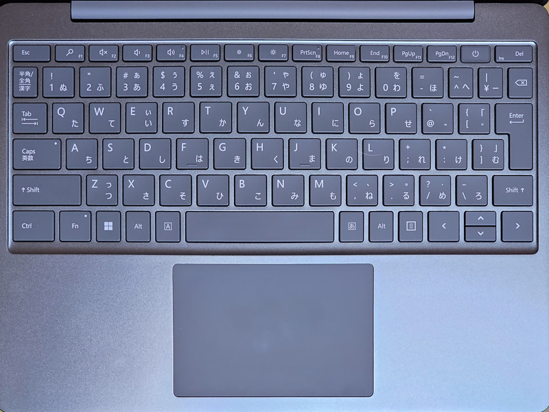 キーボードとタッチパッド