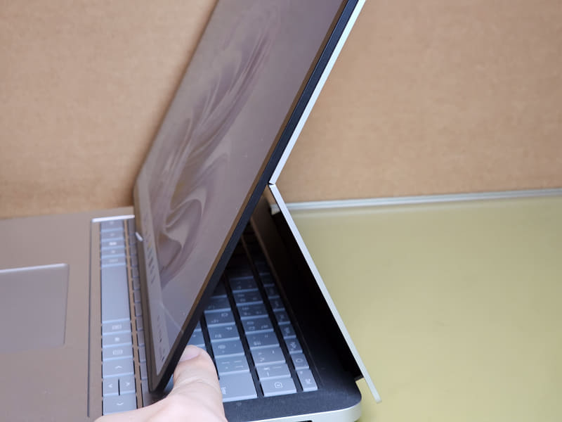 フリップヒンジ(Dynamic Wovenヒンジ)