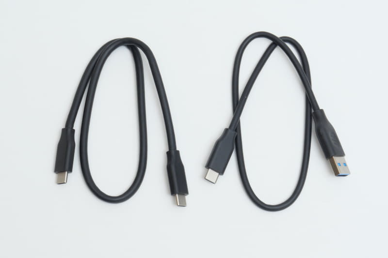 製品パッケージにはUSB Type-CケーブルとUSB Type-C Type-Aケーブルが付属する
