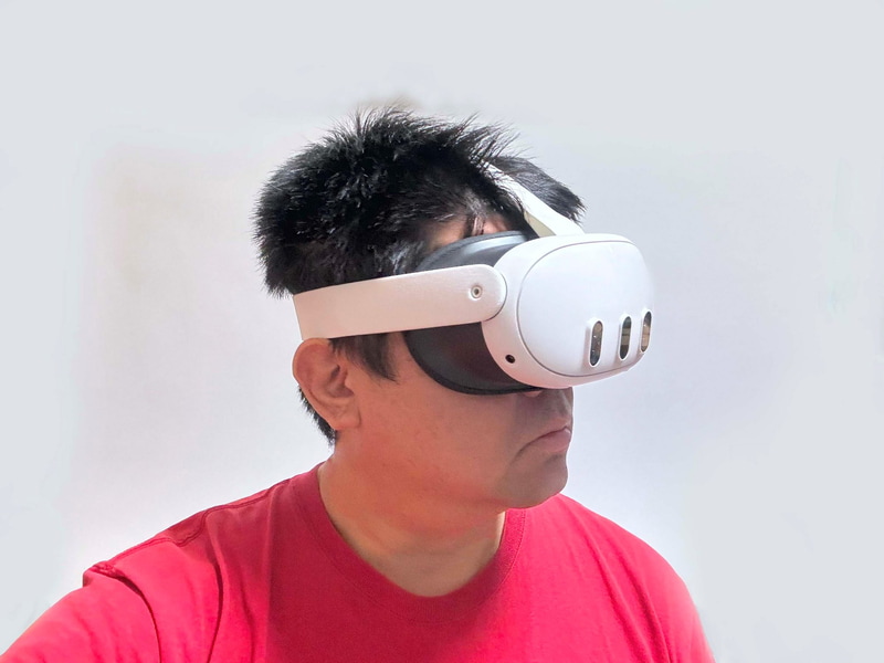 標準のストラップでも装着感は良好。ただし上部ストラップをきつめにする必要があるので、髪に変な癖がつくのが気になる