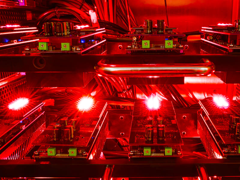 赤色MicroLEDが発光する様子