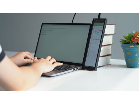 1,920×480ドット表示/タッチ対応の8.8型細長モバイルモニター - PC Watch