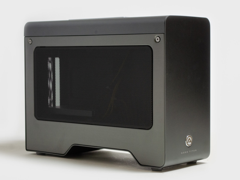AKiTiO「Node Titan」。当初GeForce RTX 3070 Ti、次にGeForce RTX 4070 Ti、つい最近までGeForce RTX 3090で使用