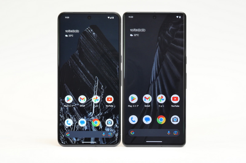 Pixel 8 Pro(左)とPixel 7 Pro(右)の比較。Pixel 8 Proがわずかに小さくなってはいるが、横に並べてもその違いはほとんど実感できない