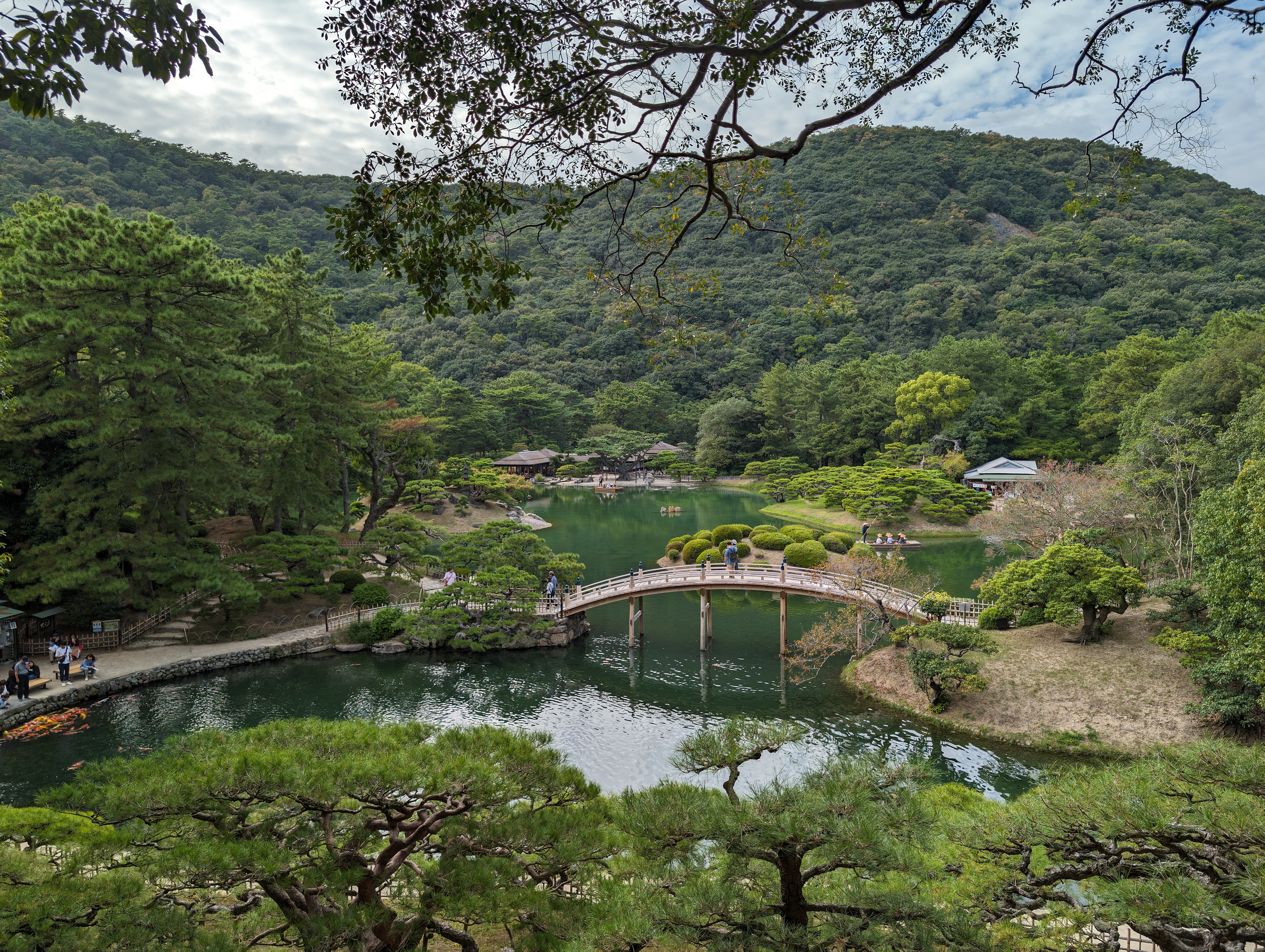 広角レンズ、約5,000万画素で撮影