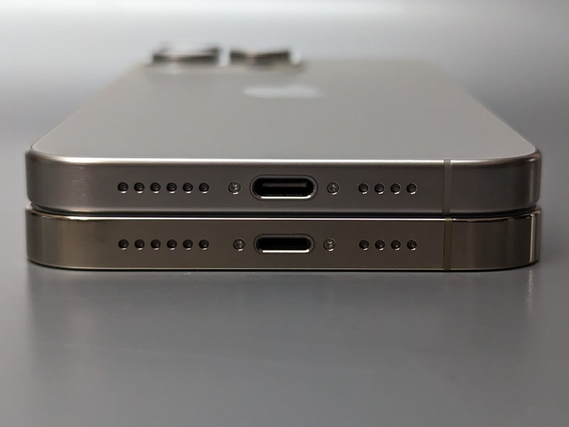 上が本製品、下が従来モデル。LightningがUSB Type-Cに改められている