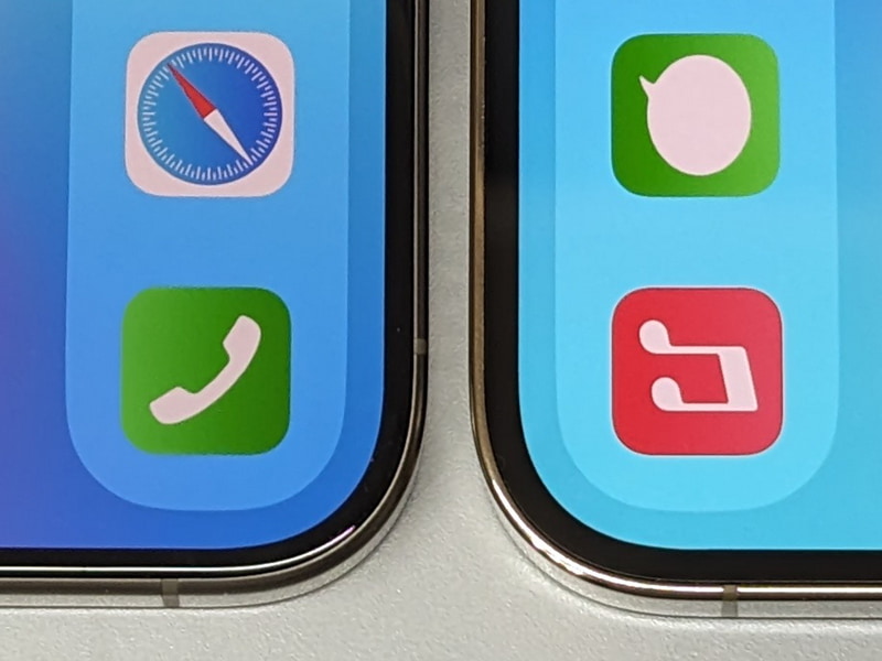 ベゼルの幅を比較すると、本製品(左)は、ベゼルおよびその外周の金属部、それぞれがわずかにスリムになっていることが分かる