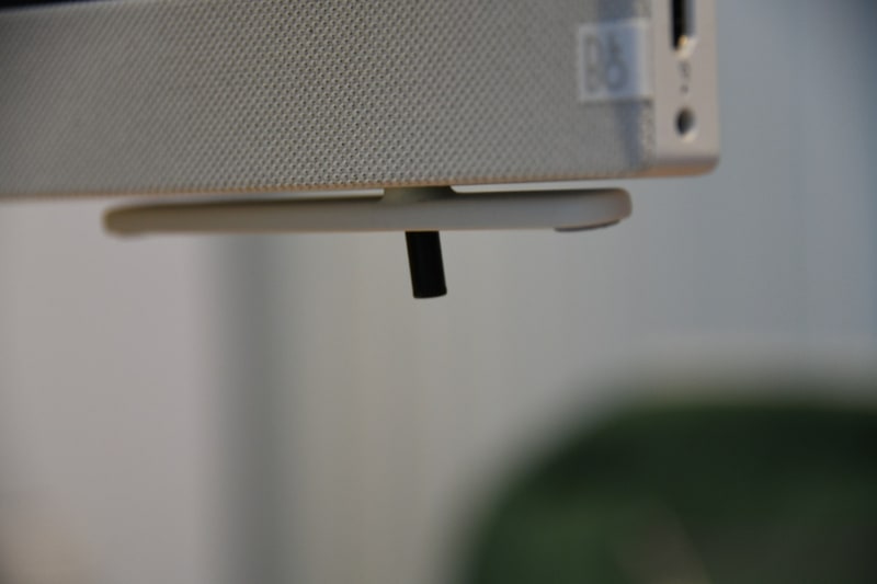 着地していないときには本体とレバーが平行になってはみ出さない。