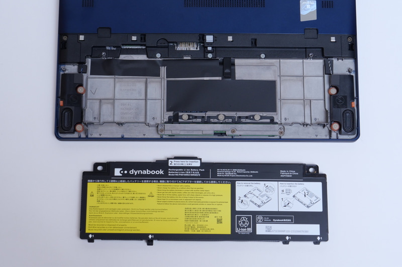 バッテリの交換は非常に簡単。これならバッテリ交換を短時間で行え、バッテリ交換のためにPCを利用できなく期間も発生しない
