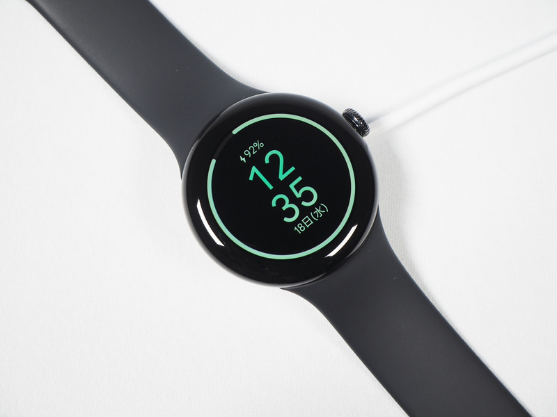 ピンの向きはマグネットで決められており、従来のように自由な向きで設置することはできなくなっている