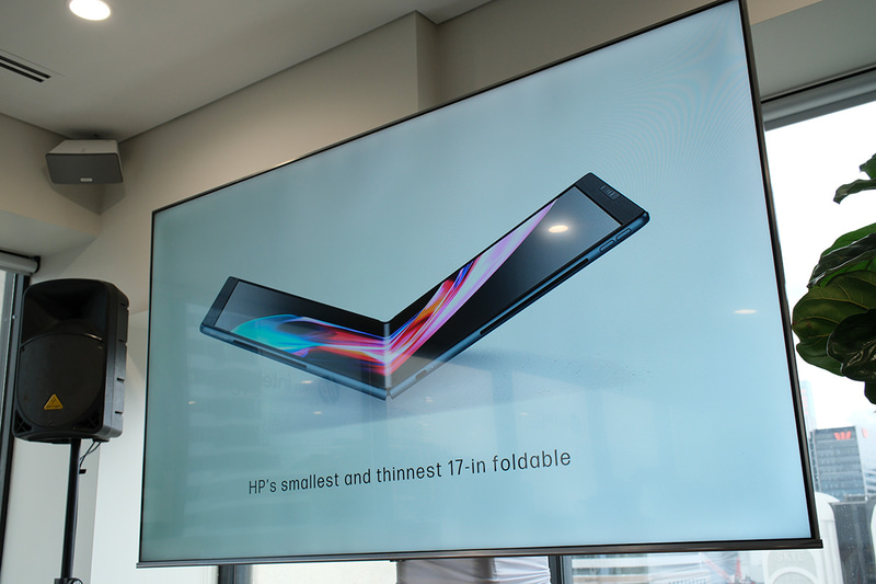 17型折りたたみ式PCとして最小最薄を謳う