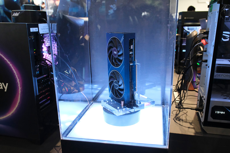 Intel Arc A580のカードも展示されていた
