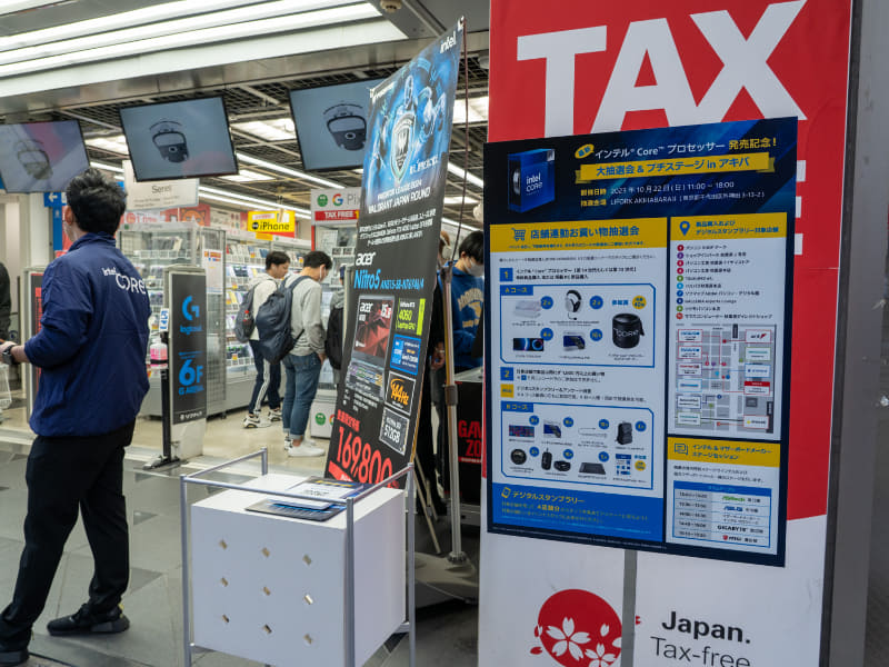店頭に設置されたイベント案内とデジタルスタンプラリーのQRコード(写真はソフマップAKIBA パソコン・デジタル館)