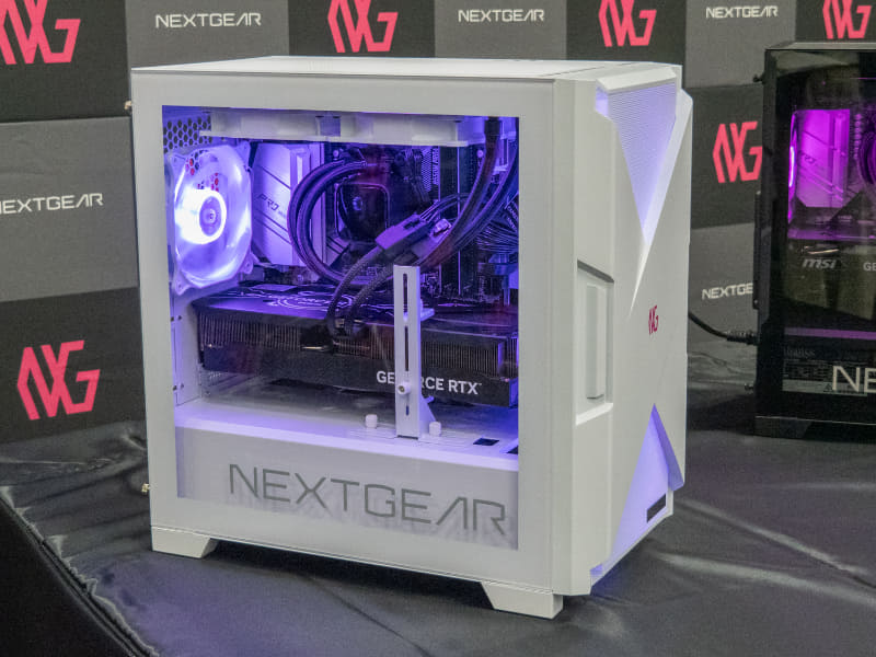 今冬発売予定のホワイトモデル