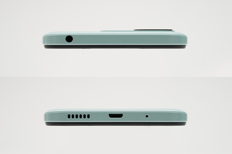 本体上部には3.5mmヘッドフォン端子、本体下部にはスピーカー、Micro USB×1、マイクを装備