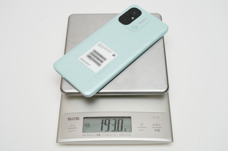 本体の重量は実測193g(Nano SIMカード1枚装着時)