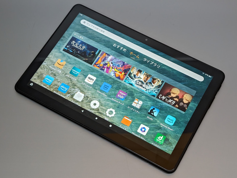 筐体は横向きを前提としたデザインで、上部に前面カメラを搭載する