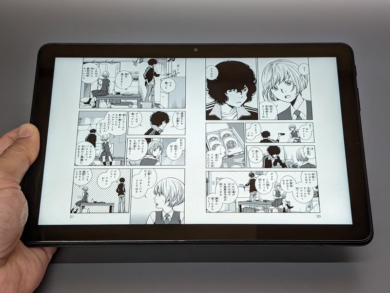 コミックを見開きで表示したところ。アスペクト比の関係で左右に余白ができるが、そこまで目立つことはない