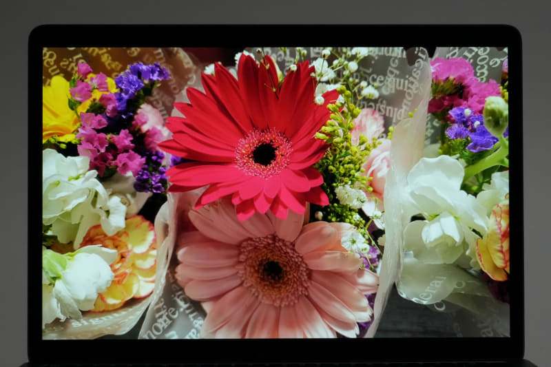 覗き見防止フィルタを貼っていないM1搭載13インチMacBook Airの画面