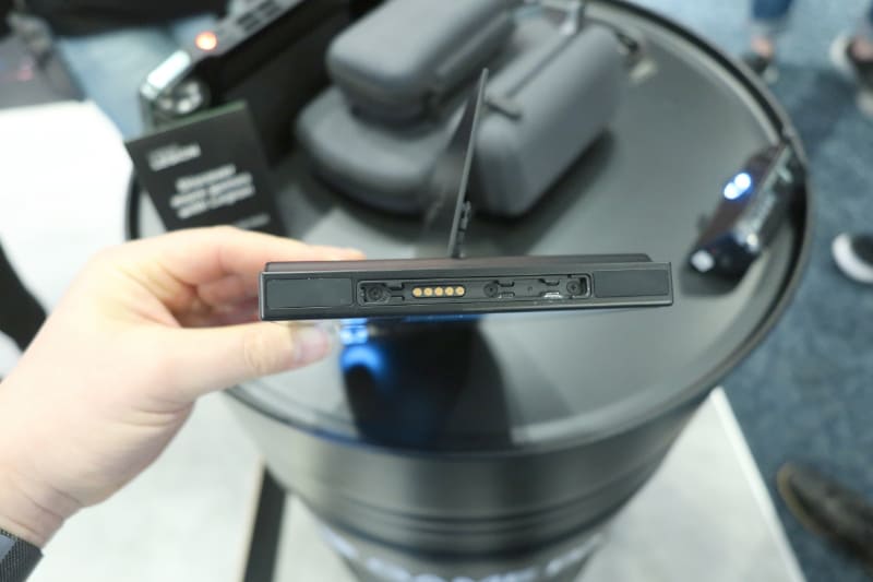 Bluetoothか、接点で接続できるコントローラ