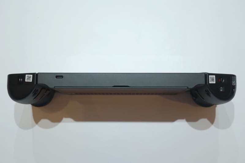 本体底面にUSB4を搭載