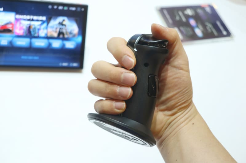 マウスとして使える右側のコントローラ