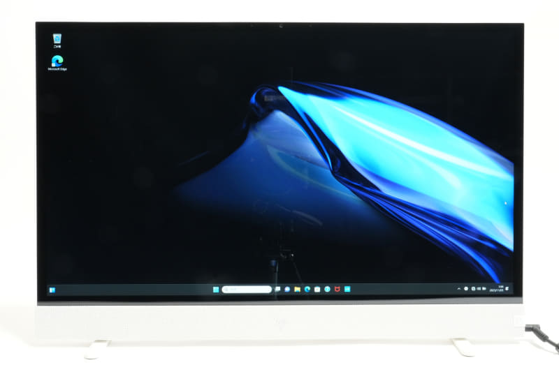 ディスプレイは23.8型WQHD光沢IPS液晶(2,560×1,440ドット、最大輝度300cd平方m、タッチ対応)