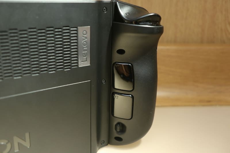 コントローラ左の裏側。マクロボタン多数