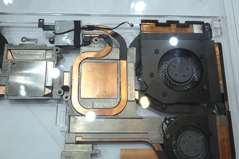 GPUメモリ上をぐるっと一周する水冷