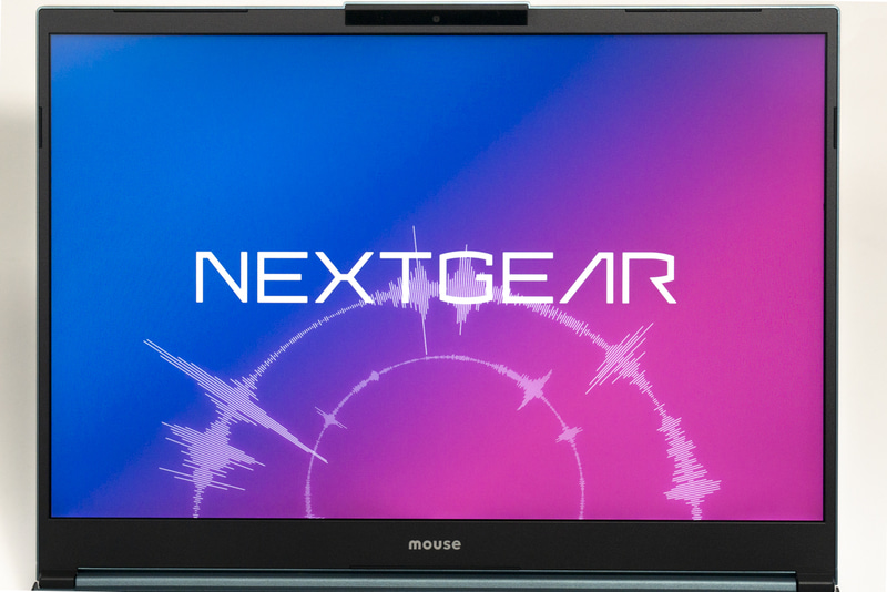 ディスプレイは非光沢のWUXGA(1,920×1,200ドット)パネルを採用。GPUパワーがそこまで高くないこともあって、リフレッシュレートは最大165Hzとなっている