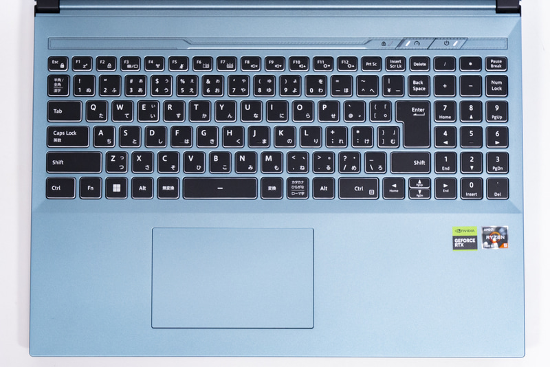 日本語フルサイズキーボードを採用。このタイプのノートPCとしてはキー配置も一般的で、キーピッチも広め