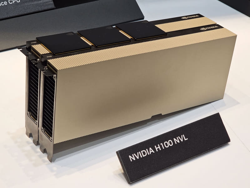 Azureに「NC 100 v5」インスタンスとして採用されたH100 NVL(COMPUTEX 23で筆者撮影)