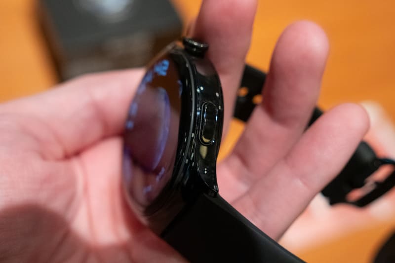 右下にはサイドボタン