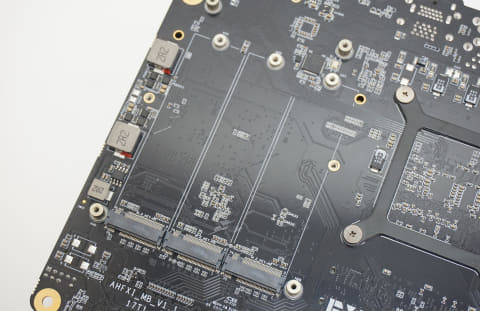 特集】M.2 SSDが6台組み込める小型マザー「AD650I」で超小型ファイル