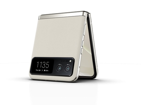 FeliCa対応の折りたたみスマホ「motorola razr 40」発売 - PC Watch