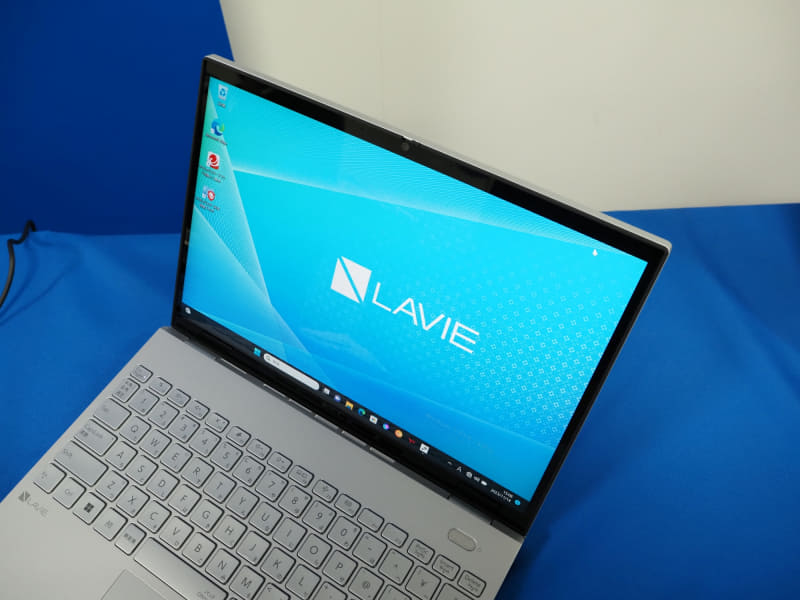 フルフラットガラスを採用