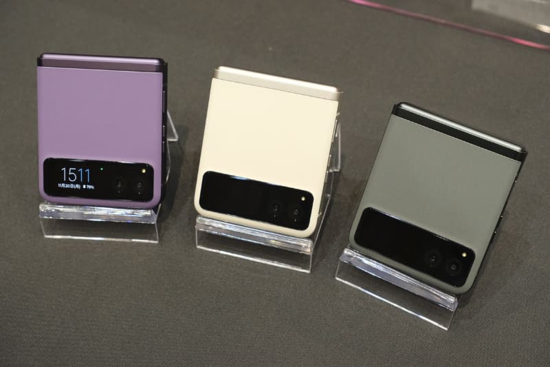 ソフトバンク版は限定色1色を加えた3色展開