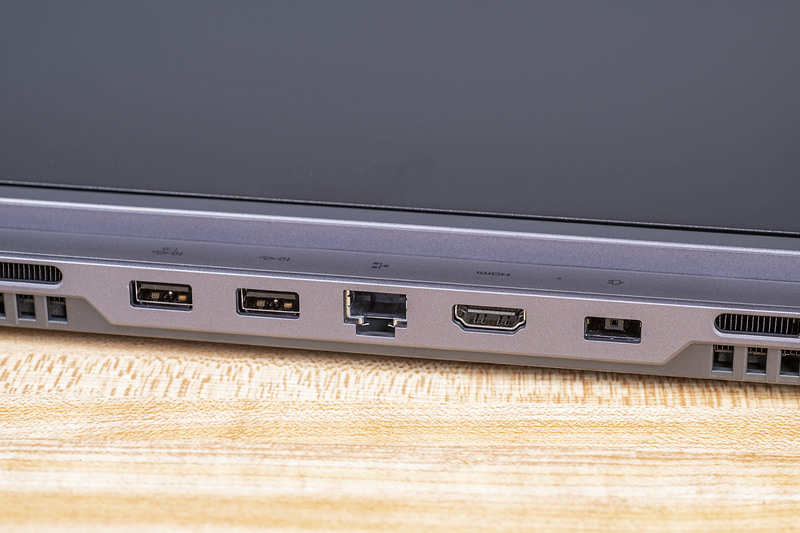 背面にUSB 3.2 Gen 2を2つ、有線LAN、HDMI出力、電源コネクタ