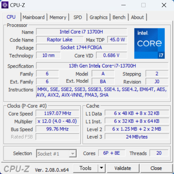試用機のCPUは上位のインテル Core i7-13700Hプロセッサーを採用。Pコア6基、Eコア8基で合計14コア20スレッドのメニーコア仕様。最大5GHzと動作クロックも高い