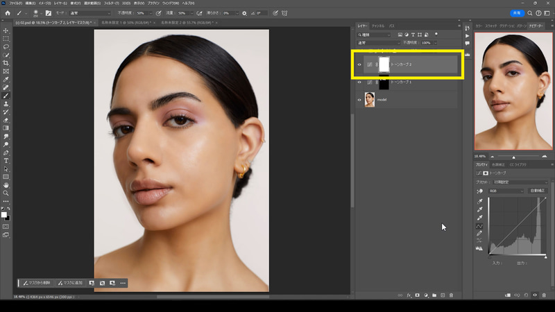 同様のやり方で頬にもメイクを施します。まず調整レイヤーのトーンカーブを作ります