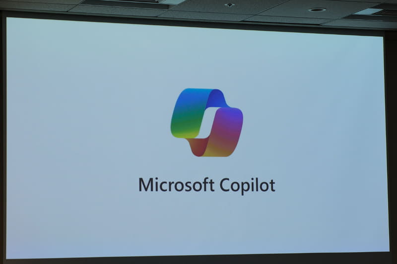 CopilotのアイコンはAIと人が手を結ぶ姿をイメージ