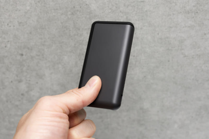 バッテリを内蔵するベース部