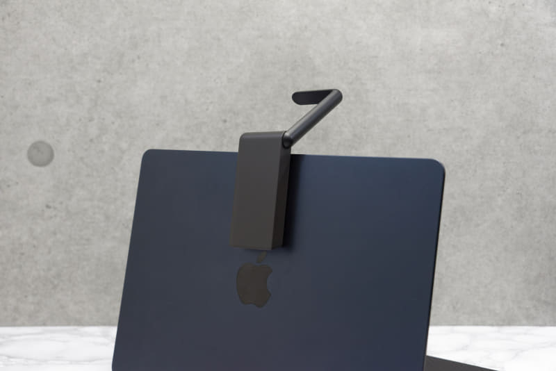 ベース部をプレートに取り付け