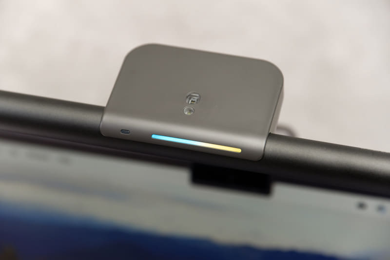 バッテリは色温度を中間、照度最大としたときに約100分もつ