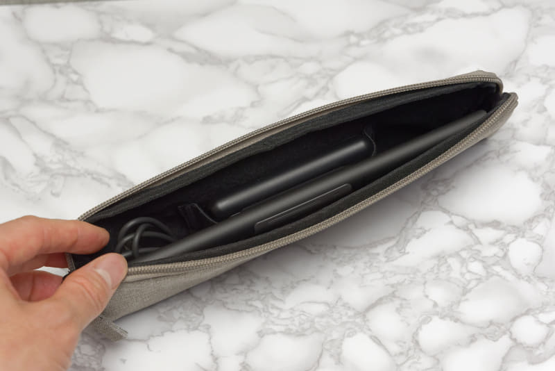 持ち運び用のポーチに収納