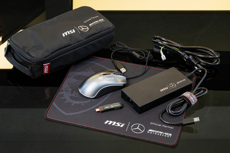 こだわっているのは本体だけではない。付属品も専用のものが用意されている